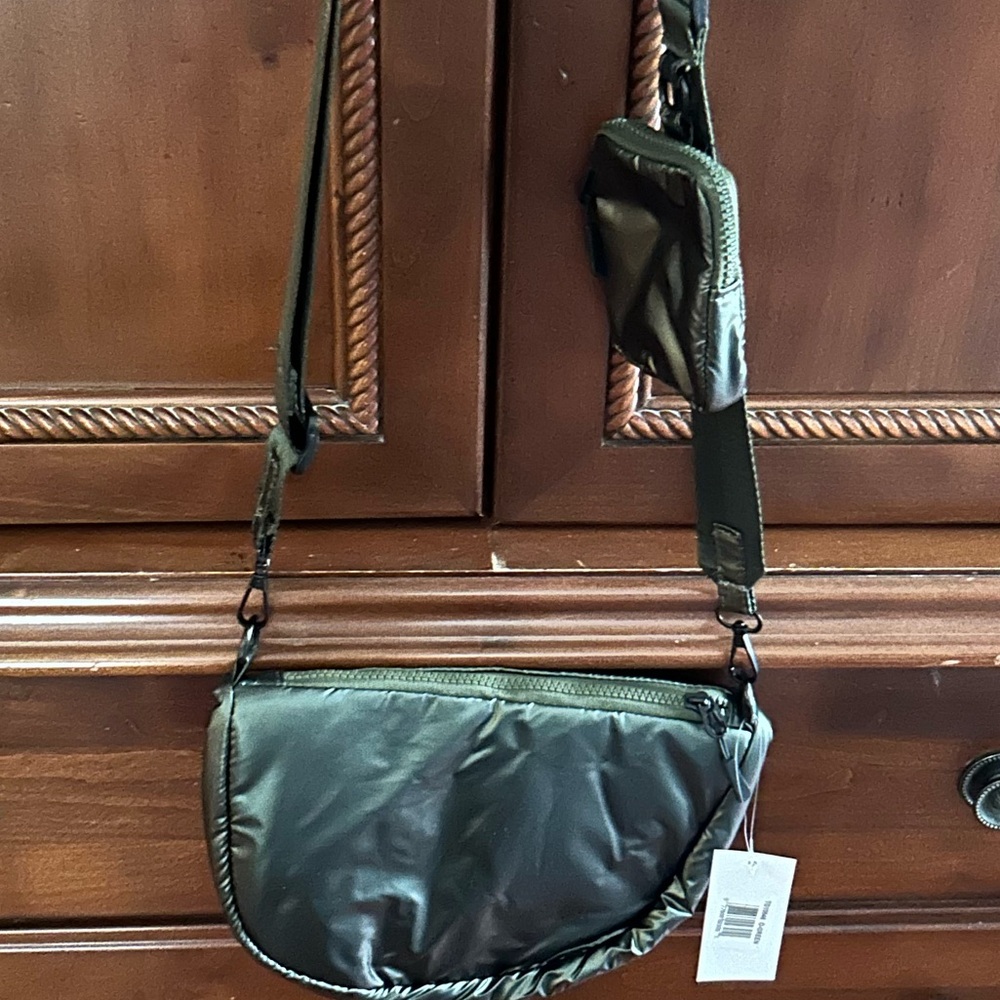 Gorgeous sage green Fanny pack. NWT. Unni